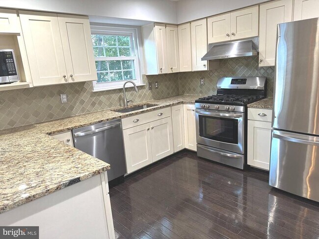 20180 Hardwood Terrace in Ashburn, VA - Building Photo - Building Photo