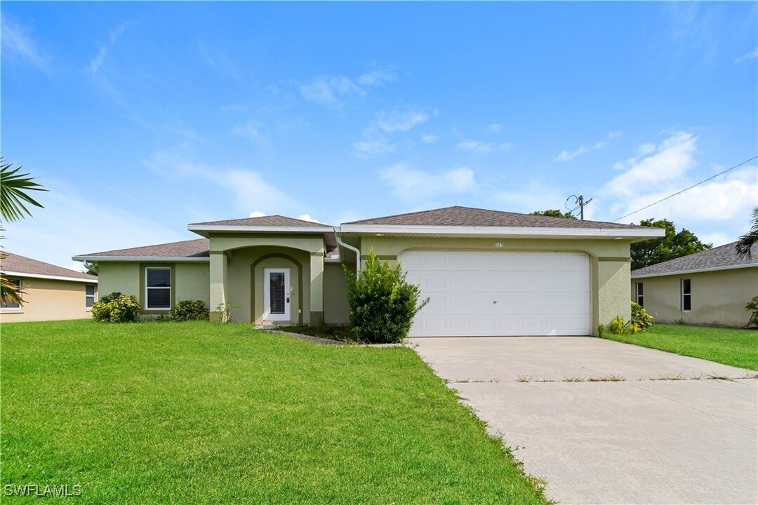 123 SW 29th Terrace in Cape Coral, FL - Foto de edificio