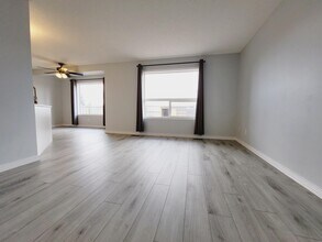3550 McLean Crescent SW in Edmonton, AB - Building Photo - Building Photo