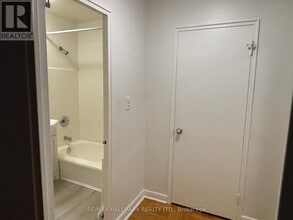 134 Lawton Blvd in Toronto, ON - Building Photo - Building Photo