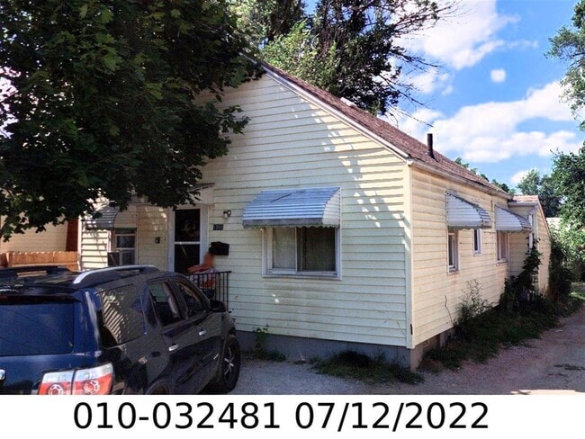 1068 E Deshler Ave