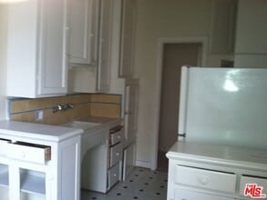 630 S Kenmore Ave in Los Angeles, CA - Building Photo - Building Photo