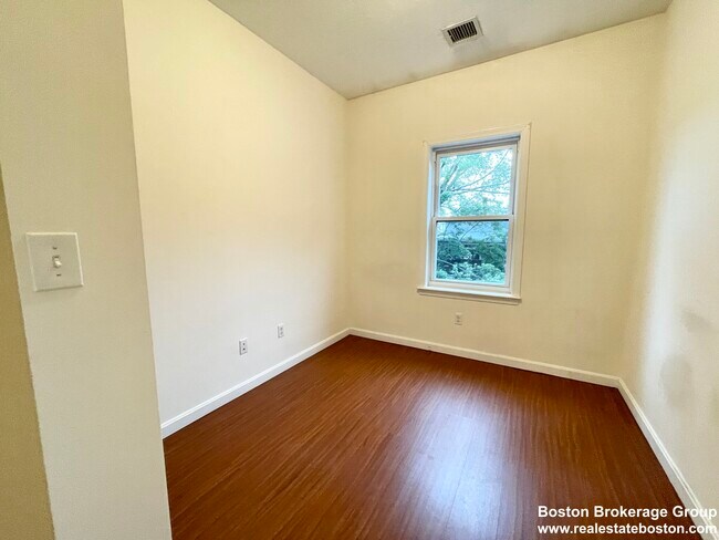 93A Hillside St, Unit 2 in Boston, MA - Foto de edificio - Building Photo