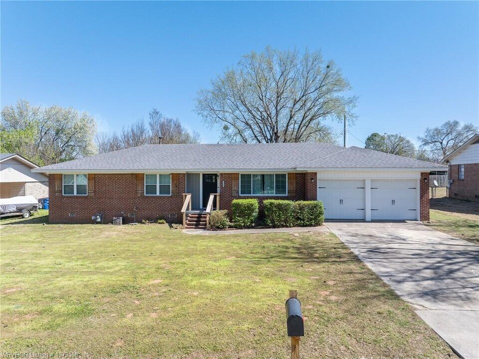 2309 S 64th St in Fort Smith, AR - Building Photo