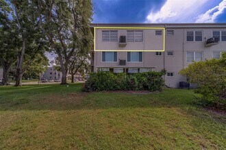 2441 Persian Dr, Unit 61 in Clearwater, FL - Foto de edificio - Building Photo