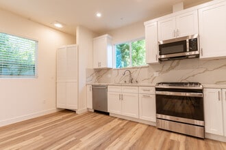 12940 Oberlin St in Sylmar, CA - Building Photo - Building Photo