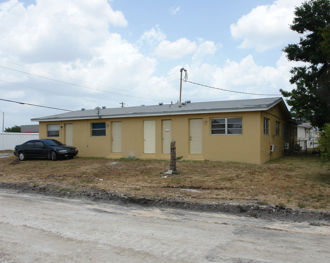 2880 SW 1st St in Fort Lauderdale, FL - Building Photo - Building Photo