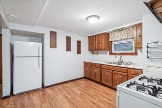 5645 W 63rd Pl in Chicago, IL - Building Photo - Building Photo