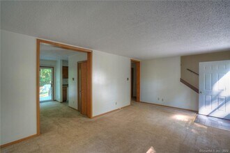 26 Dartmouth Dr in Groton, CT - Building Photo - Building Photo