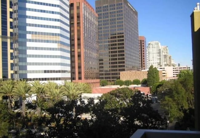 10960 Ashton Ave, Unit 208 in Los Angeles, CA - Building Photo - Building Photo