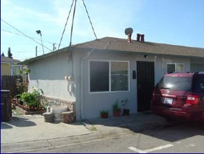 207 Hathaway Ct in Hayward, CA - Building Photo - Building Photo