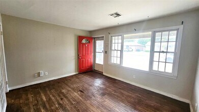 2029 Brighton Ave in The Village, OK - Building Photo - Building Photo
