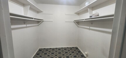 5821 Lonsdale Dr in Sacramento, CA - Building Photo - Building Photo