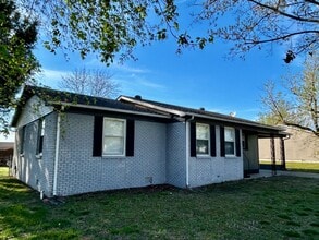 825 David Ln in Sikeston, MO - Building Photo - Building Photo