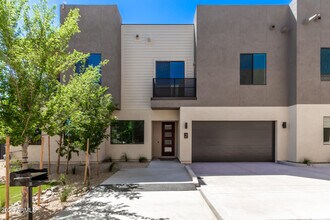 1625 E Lamar Rd in Phoenix, AZ - Foto de edificio - Building Photo