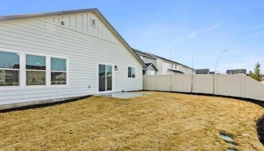 2165 N Bing Ave in Meridian, ID - Building Photo - Building Photo