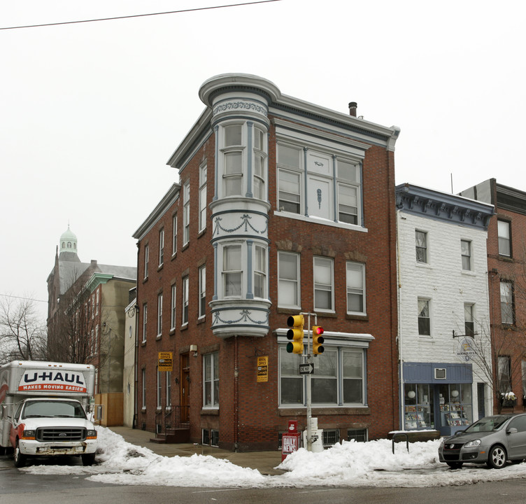 2200 Fairmount Ave in Philadelphia, PA - Building Photo