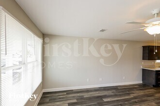 7221 60th Ave E in Cottondale, AL - Foto de edificio - Building Photo