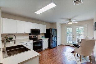 7107 Alegre Pass in Austin, TX - Building Photo