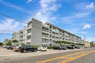 329 SE 3rd St in Hallandale Beach, FL - Building Photo - Building Photo