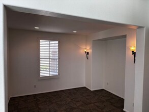 24158 View Pointe Ln in Santa Clarita, CA - Building Photo - Building Photo