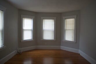 220 Hancock St, Unit 1 in Stoneham, MA - Foto de edificio - Building Photo