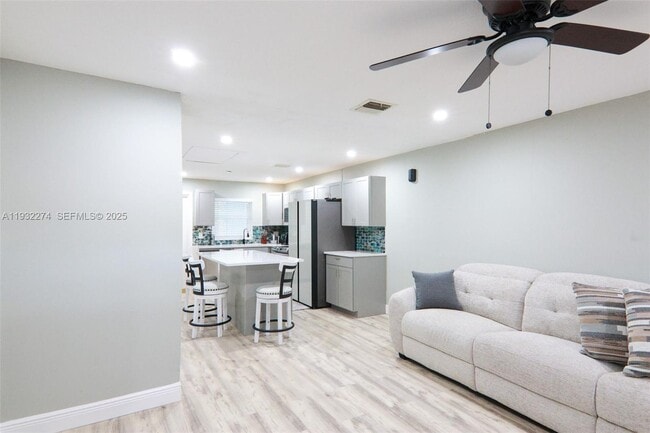 5300 NW 15th Ct in Lauderhill, FL - Foto de edificio - Building Photo