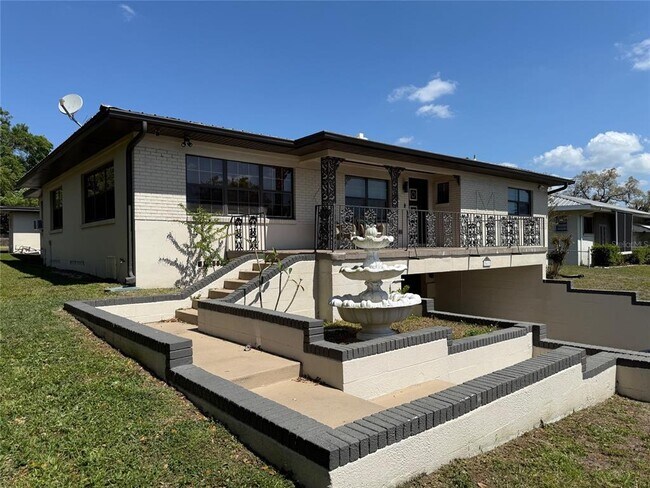 5418 Riverhills Dr in Temple Terrace, FL - Building Photo - Building Photo