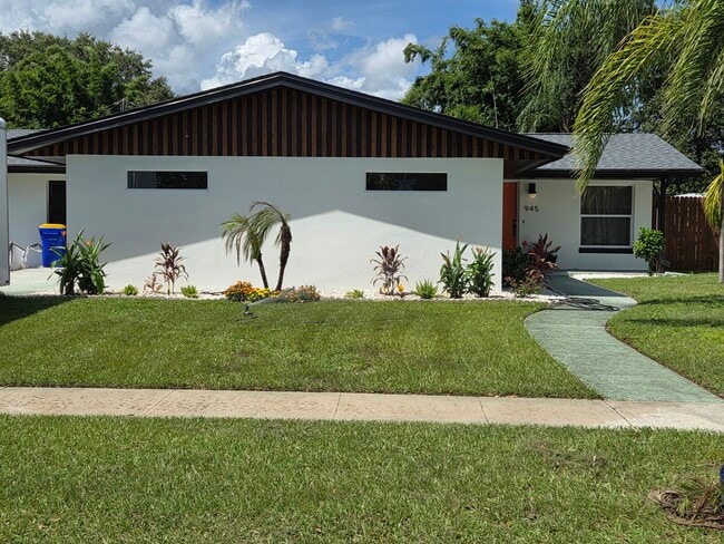 945 Brookview Ln