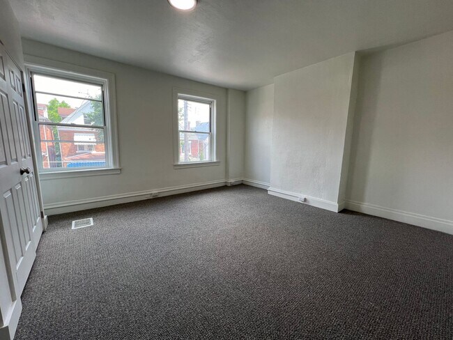 821 Collins St in Pittsburgh, PA - Building Photo - Building Photo