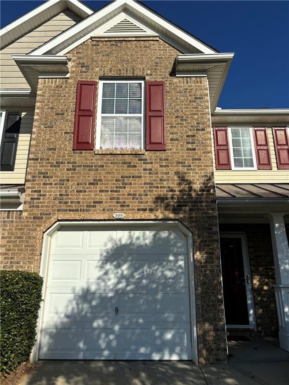 property at 305 Fox Overlook