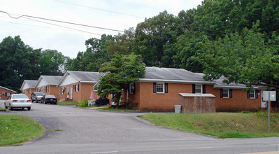 Parkway Gardens in Richmond, VA - Building Photo - Building Photo