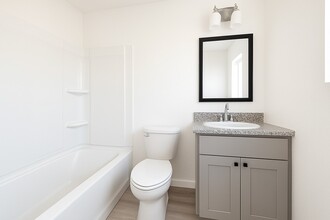 1225 Kingston Dr in Wharton, TX - Building Photo - Building Photo