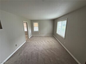 23330 Roger Dr in Euclid, OH - Building Photo - Building Photo