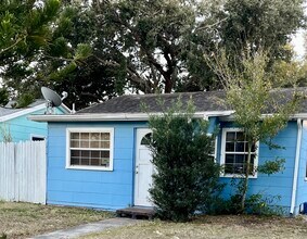 5016 18th Ave S in Gulfport, FL - Foto de edificio - Building Photo