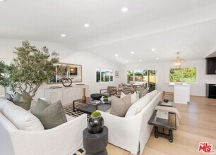 3852 Sherview Dr in Los Angeles, CA - Building Photo - Building Photo