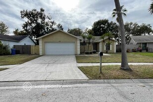 6524 Seafairer Dr in Tampa, FL - Building Photo
