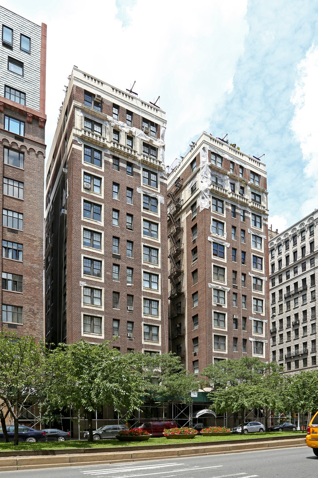 830 Park Ave in New York, NY - Building Photo - Building Photo