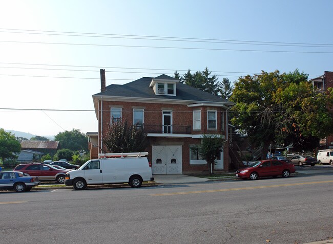 6 E Water St in Smithsburg, MD - Building Photo - Building Photo