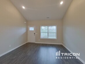 1001 Cyril Dr in Spring Hill, TN - Building Photo - Building Photo