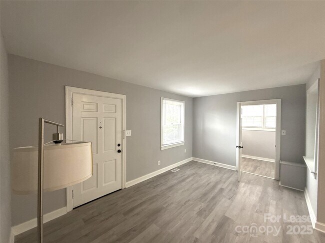 1142 Mona Dr in Charlotte, NC - Building Photo - Building Photo