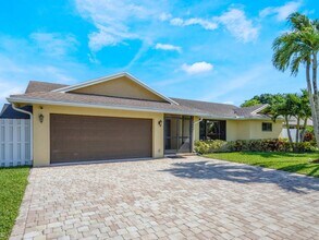 19508 Hampton Dr in Boca Raton, FL - Building Photo - Building Photo