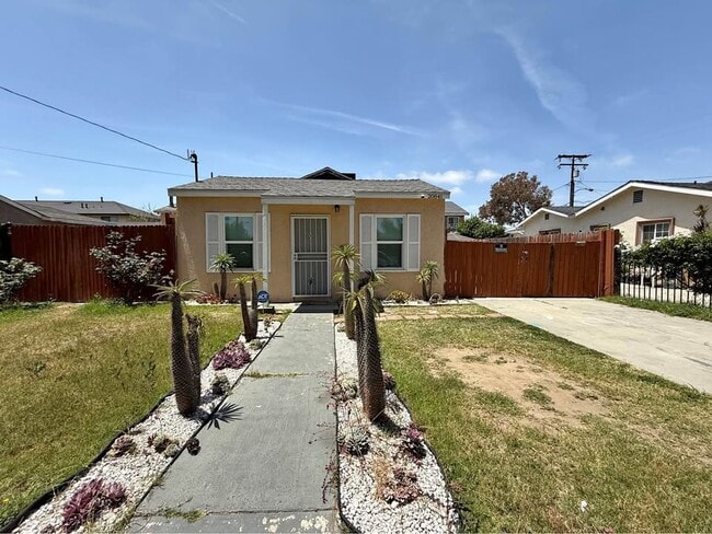 20841 Alburtis Ave in Lakewood, CA - Building Photo - Building Photo