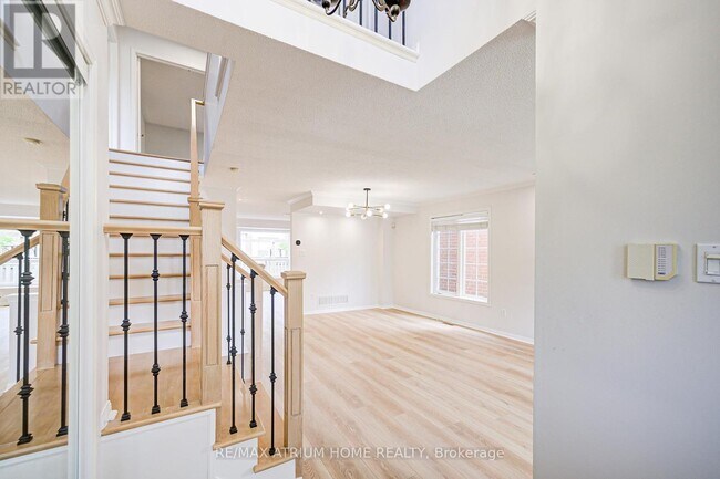 2293 Oakhaven Dr in Oakville, ON - Building Photo - Building Photo