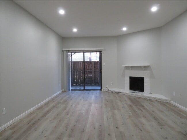 9707 Richmond Ave. in Houston, TX - Building Photo - Building Photo