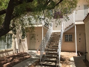 1900 N Torrey Pines Dr in Las Vegas, NV - Building Photo - Building Photo