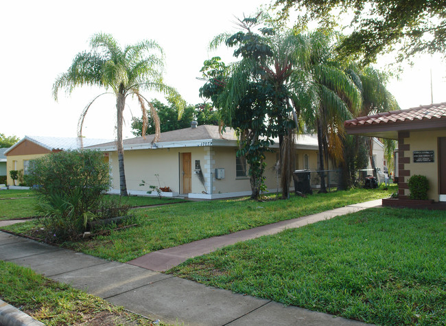 17031 NE 20th Ave in Miami, FL - Building Photo - Building Photo