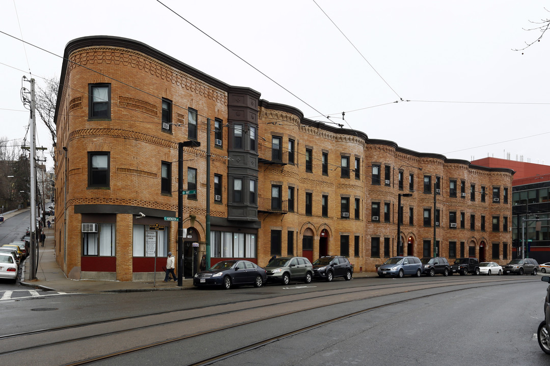 Wait Street Apartments in Boston, MA - Foto de edificio