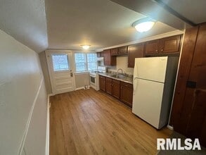 2305 NE Monroe St in Peoria, IL - Building Photo - Building Photo