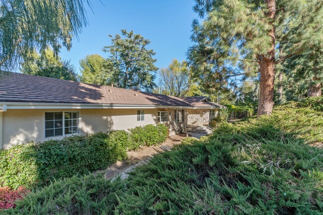 property at 17035 Oak View Dr